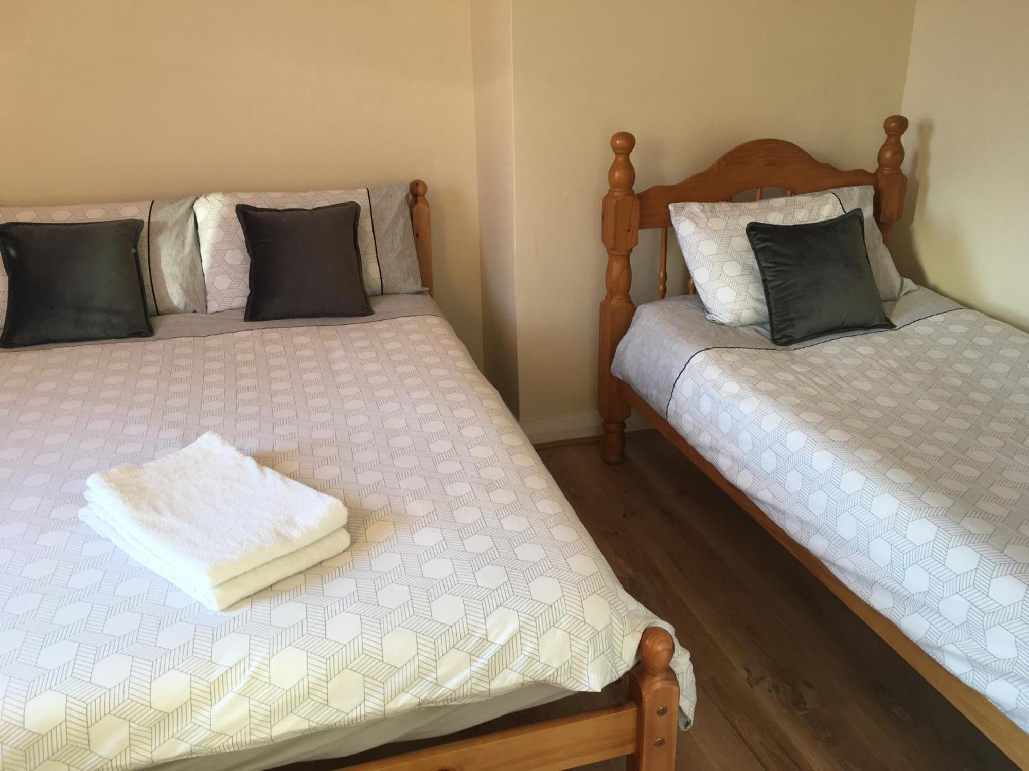 Private Double Rooms & Twin Rooms Rahoon ゴールウェイ エクステリア 写真